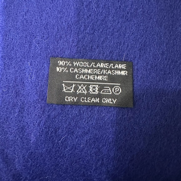 Yves Saint Laurent scarf - Picture 4 of 4